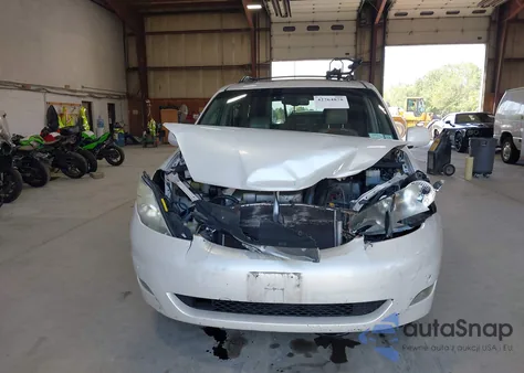 2008 Toyota Sienna Limited z USA, uszkodzony, nr VIN 5TDZK22C48S202773